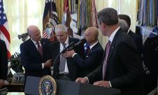 Gordon Findlaj Bela kuća onesvestio se.jpg