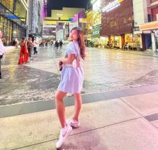 Ana Darla pozira u centru grada .jpg