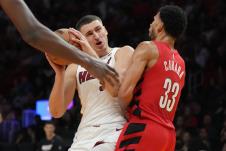 Nikola Jović na meču Majami - Portland