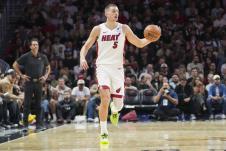 Nikola Jović na meču Majami - Portland