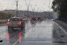 nevreme ,kiša ,saobraćaj,auto ,most