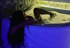 Slađa Lazić u džakuziju