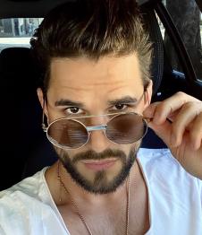 Iv-Len Unser se takmiči za Mister Univerzuma kao Srbin (2).png