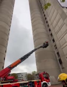 Vežba vatrogasaca kod kule Geneks