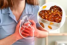 vitamin d/devojka koja se drži za srce koje je oivičeno bojom, neki vid bola ili upale