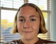 Devojku mama ošišala na vrlo kratak bob.jpg