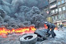 kijev-ukrajina-demonstracije-policija-haos-evropska.jpg