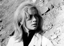 Milena Dravić u filmu Čovek nije tica