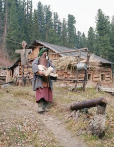 Porodica Likov u sibirskoj tajgi. Agafija Likov je poslednji preživeli član porodice.