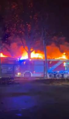 Klub  Viladž  izgoreo do temelja