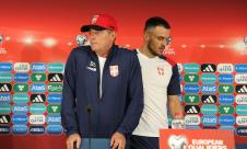Dragan Stojković Piksi i Filip Kostić pred utakmicu Srbije u Letoniji