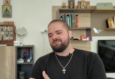 Amerikanac Bejzil tokom intervjua o životu u Srbiji (1).jpg