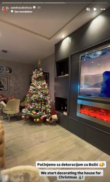 Aleksandra Subotić ukrasila okitila jelku