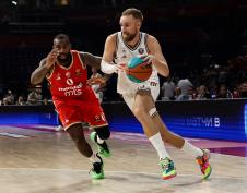 Džanan Musa u dresu Dubaija