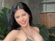 Influenserka Đina Lima u haljini na bretele.jpg