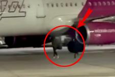 aerodrom rumuni trče ka avionu