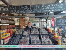 Žena prodaje na pijaci