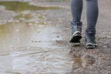 mokre cipele, kiša, pljusak
