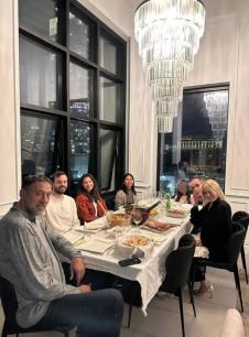 Vlade Divac sa porodicom i snajkom s Filipina