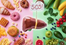 jetra okružena nezdravim i zdravim namirnicama koja zove u pomoć