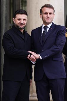 Emanuel Makron Volodimir Zelenski