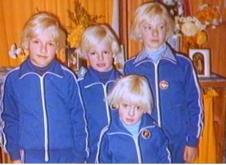 Četiri dečaka iz kulta Porodica.jpg