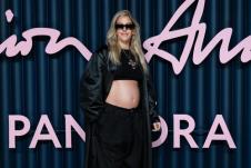 Eli Golding objavila da je trudna na Fashion Awards 2025