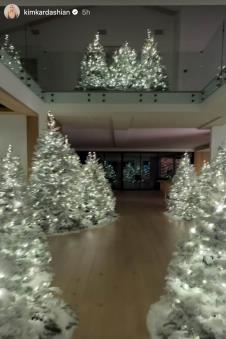 Kim Kardašijan i novogodišnja dekoracija