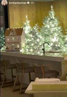 Kim Kardašijan i novogodišnja dekoracija