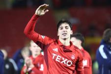 Marko Lazetić pozdravlja navijače Aberdina