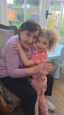 0620     Milica sa praunukom.jpg