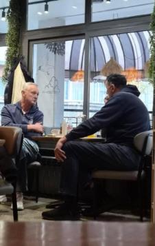Žarko Paspalj i Vlade Divac u jednom beogradskom kafiću
