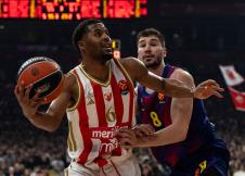 Džered Batler proslavlja trojku u duelu protiv Darija Brizuele iz Barselone