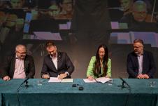 SNP i Grad potpisali sporazum Najbolji novosadski muzičari sviraju najlepšu muziku za Novosađane