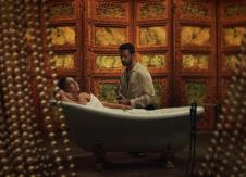 Azra Husarkić u kadi zgodni dasa je kupa zlatom