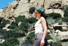 Nika Fehmiju sa zelenom maramom na glavi.jpg