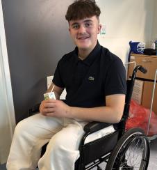 Maks Hol boluje od tumora na mozgu.jpg