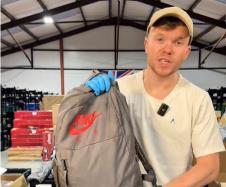 Skot Fenson kupio napušten ranac za 12 evra.jpg