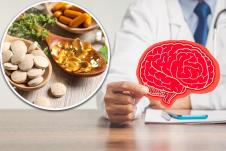 doktor drži nacrt mozga/raznovrsni suplementi