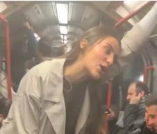 Tiktokerka Kejti Olivija traži da sedne u gradskom prevozu