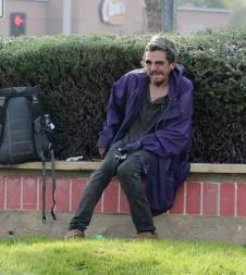 Tejlor Čejs fotografisan na ulici