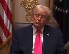 Donald Tramp spava.jpg