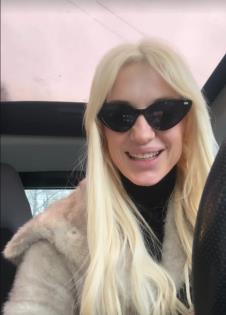 Glumica Anja Mit ide u kozmetički salon.jpg