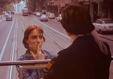 Žikina dinastija Boba i Marija andegdota kešanja na tramvaj (4).png