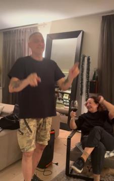 Ana Bekuta kod Čede Jovanovića i Aleksandra Kosa u stanu