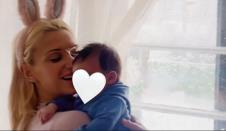 Anja Mit - selfi sa sinom.jpg