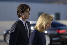 Karolina Kenedi, bivša ambasadorka Sjedinjenih Država u Japanu i ćerka predsednika SAD Džona F. Kenedija  i njen sin, Džek Šlosberg, unuk predsednika Kenedija