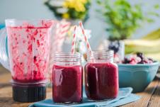 Sok od cvekle u čašama