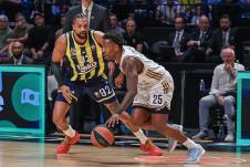 Kem Birč i Mekinli Rajt na meču Dubai - Fenerbahče Evroliga
