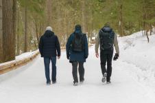 tri prijatelja na planini